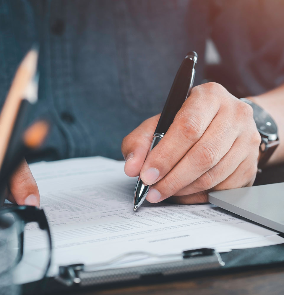 dental patient filling out new patient paper work