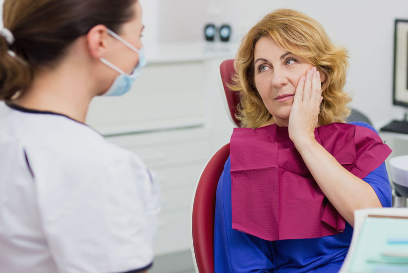 denture patient experiencing gumpain